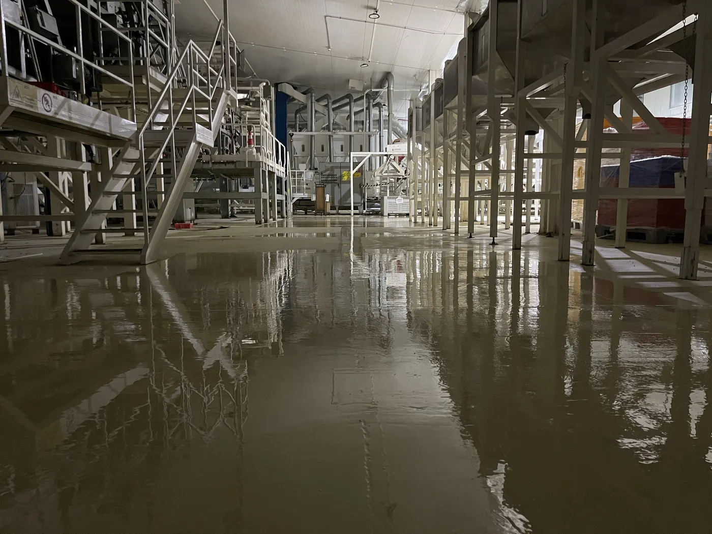 Piso Epóxico en Planta de Alimentos — fotografía 4 de 11